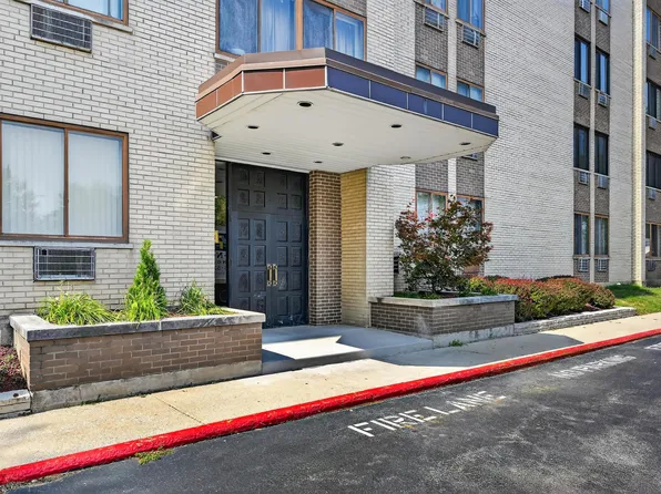 9720 S Pulaski Rd APT 602, Oak Lawn, IL 60453