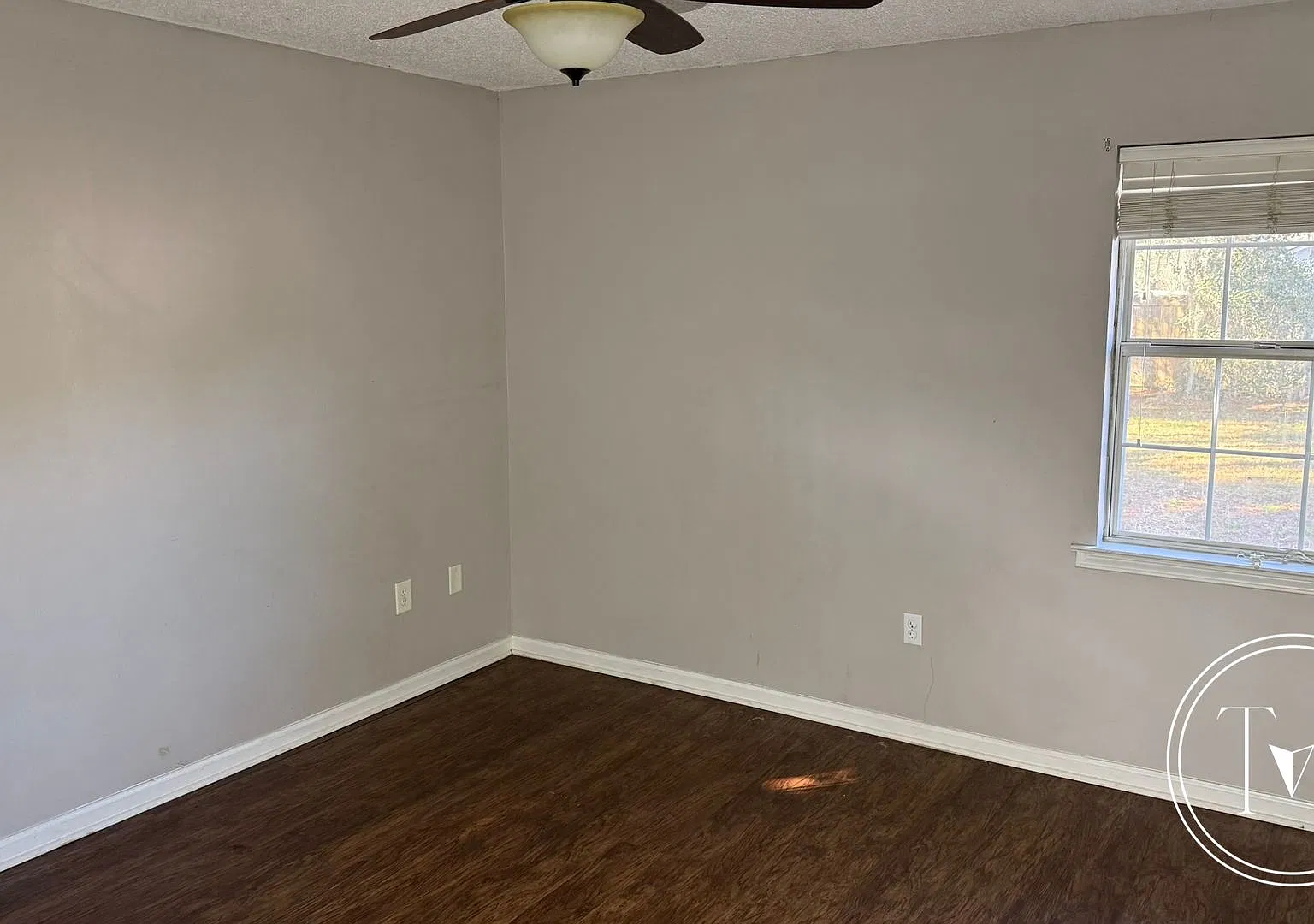Spacious 3-bedroom, 2-bath ranch-style brick home in Heritage Estates neighborhood — Photo 4