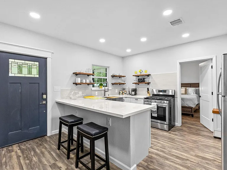 412 Waco Ave — Photo 8