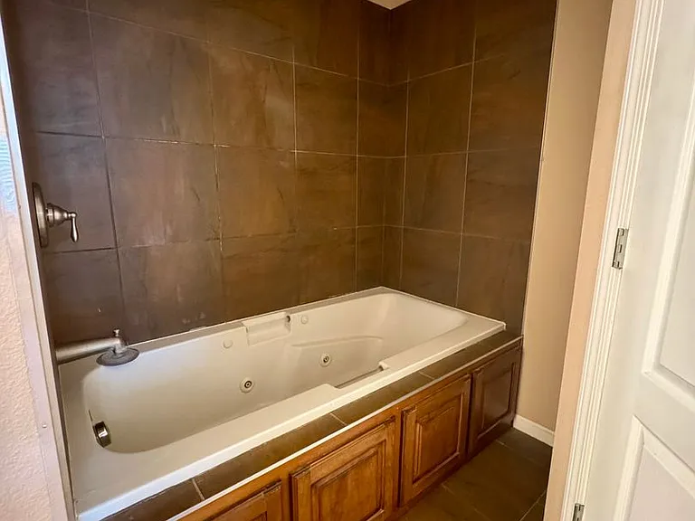 18410 Charity Dr — Photo 10