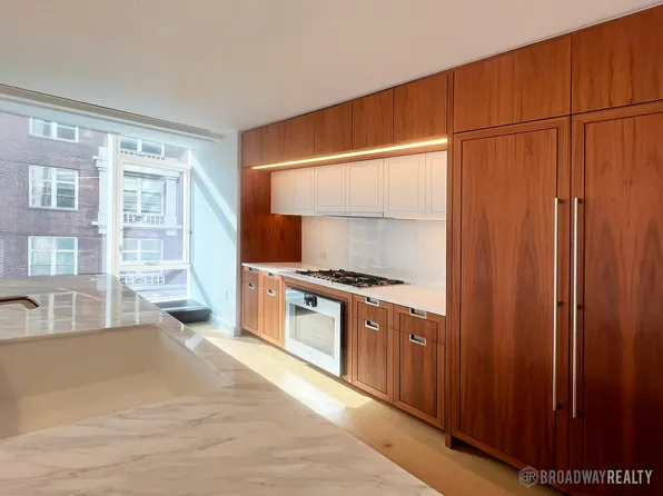 1289 Lexington Avenue image 3 of 23