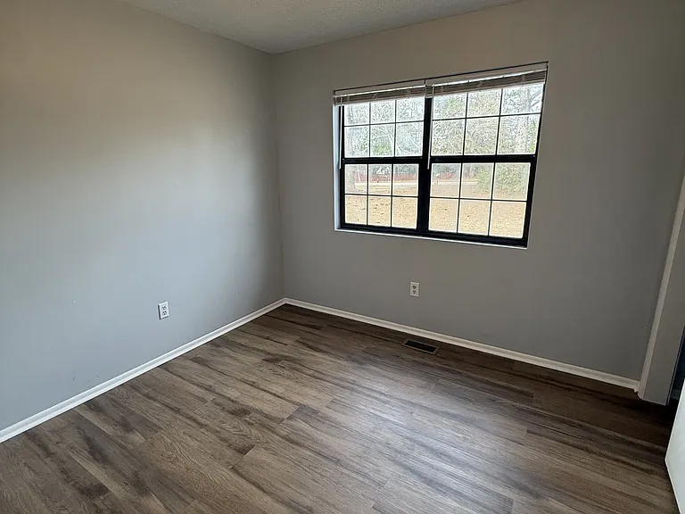 315 Pine Cir — Photo 5