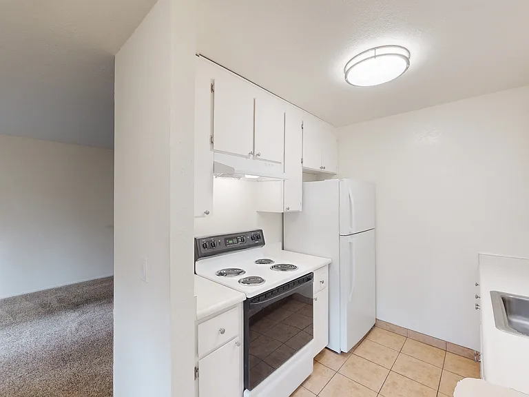 346 Robinson St #16 — Photo 1