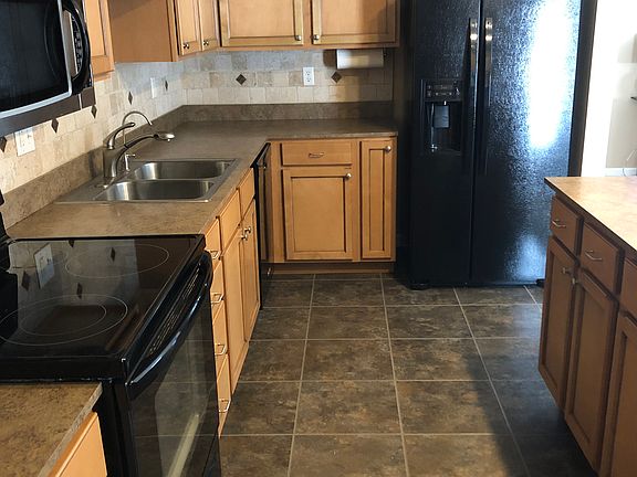 Kitchen w permastone floor