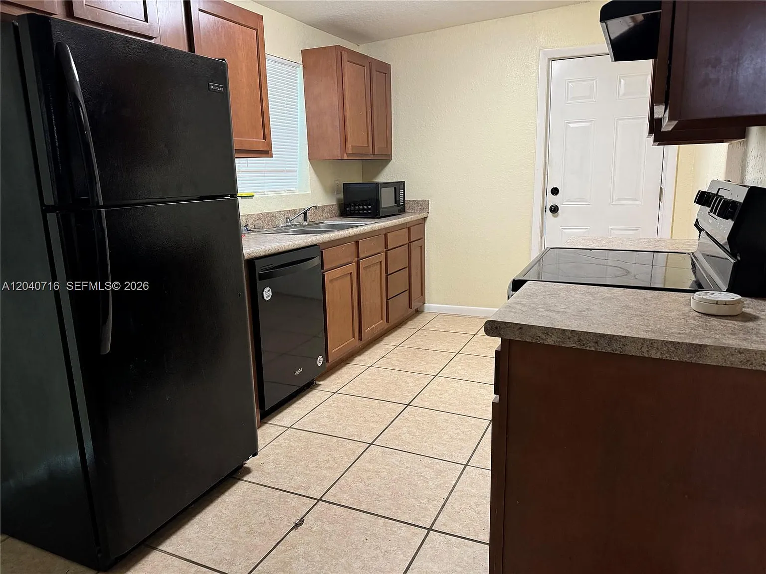 3 bed, 2.0 bath, $1,699 — Photo 4