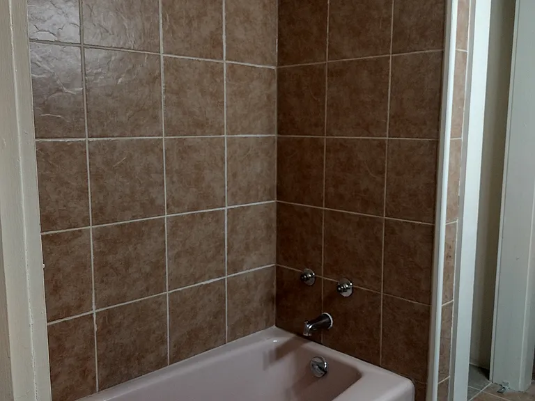 118 E 1st St #2 — Photo 12