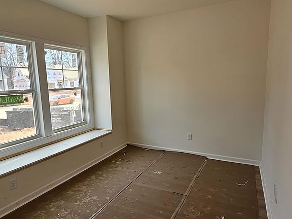 5th image of 514 Barbican Pl