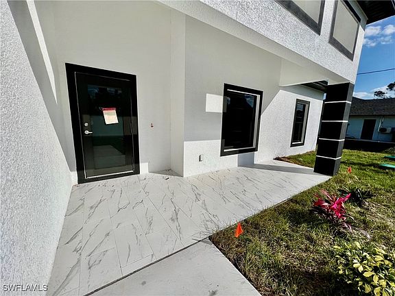 3rd image of 914 Thompson Ave