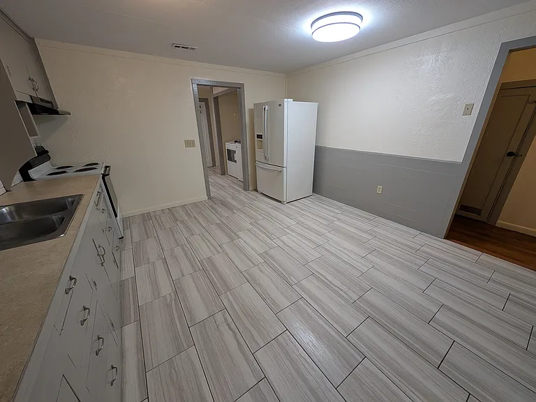 1318 W Huntsville Ave — Photo 17