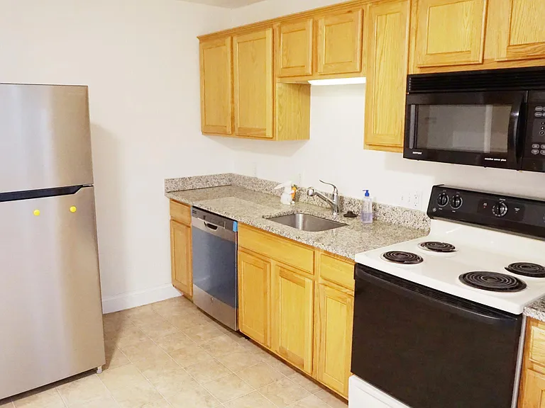 41 Walnut St #44 — Photo 16