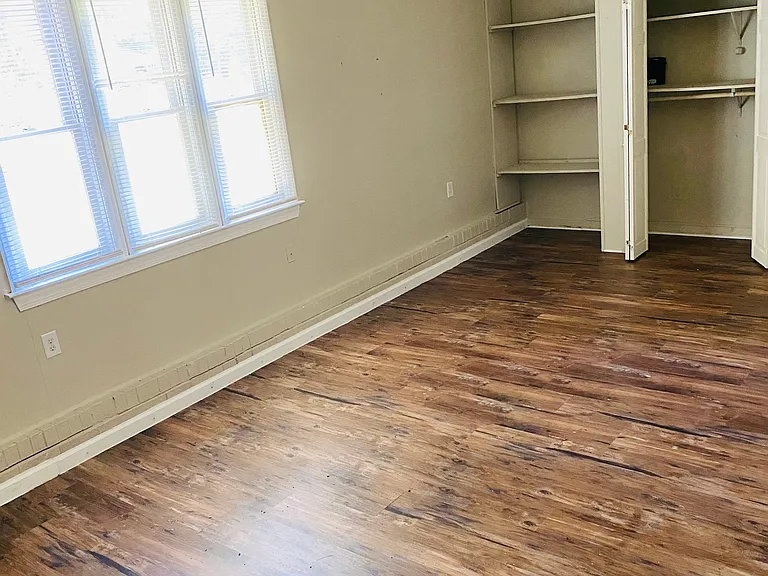 5500 Lakeside Trl #1 — Photo 6