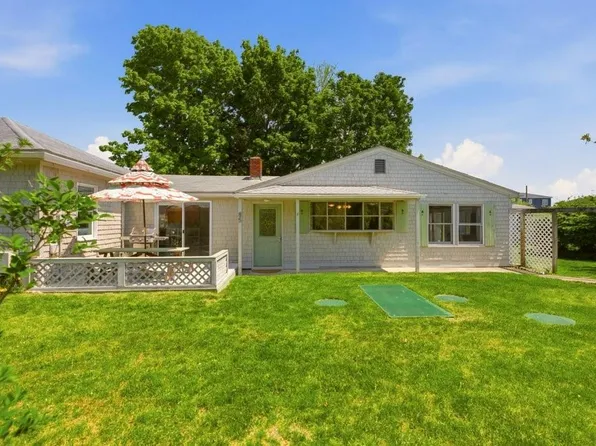85 Highland Ave, Portsmouth, RI 02871
