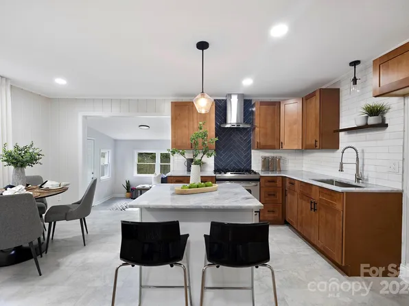 4809 Ridgeley Dr, Charlotte, NC 28208