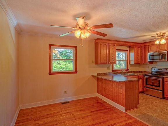 5th image of 107 Hilltop Dr