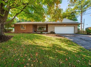 2910 Macbeth Dr, Rocky River, OH 44116