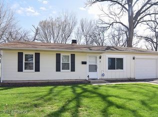 5 E Pine St, Streamwood, IL 60107