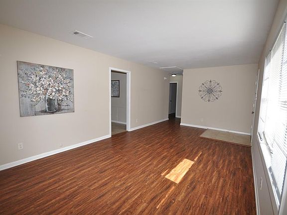 2nd image of 2105 N Park Ave