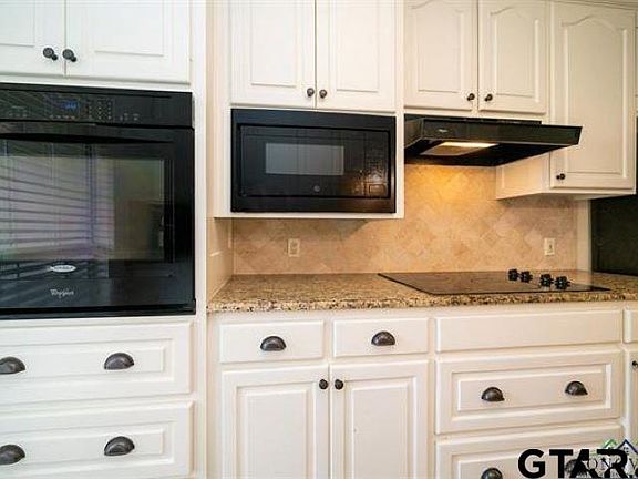 5th image of 904 Robin Ln