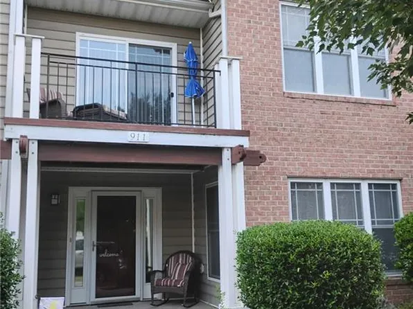 911 Eastfield Ln, Newport News, VA 23602