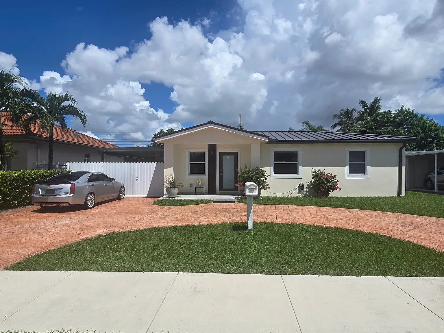 3 bed, 1296 sqft, $4,500 — Photo 1