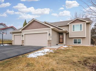 1198 Hillcrest Dr, Woodbury, MN 55125