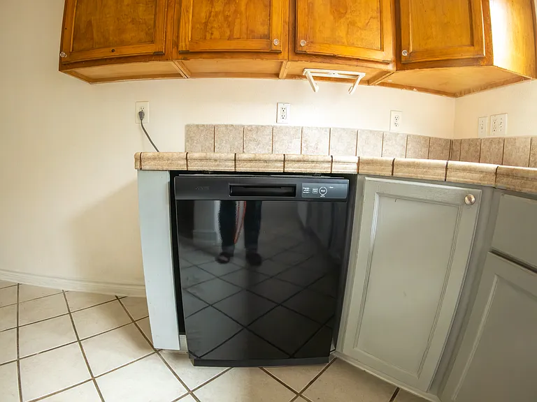 5033 Maplewood Ave #4 — Photo 7