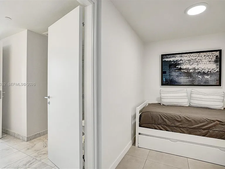 401 N Birch Rd #813 — Photo 23