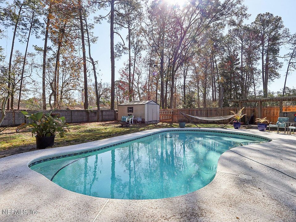 1st image of 12213 GOVERNORS Drive E