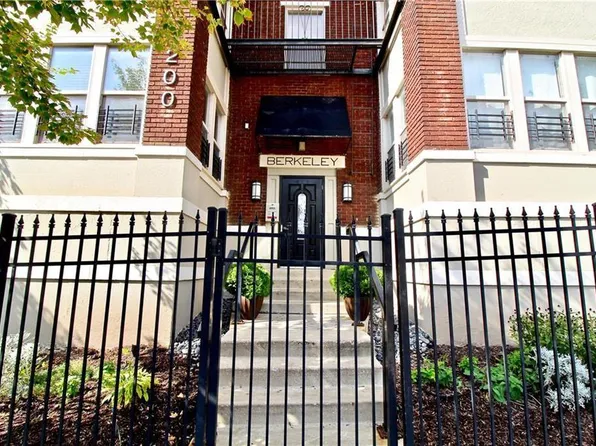 200 E 43rd St APT 200, Kansas City, MO 64111