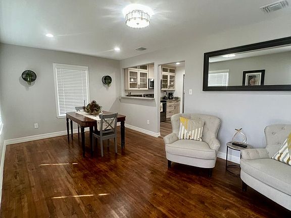 3rd image of 453 Westminster Ave