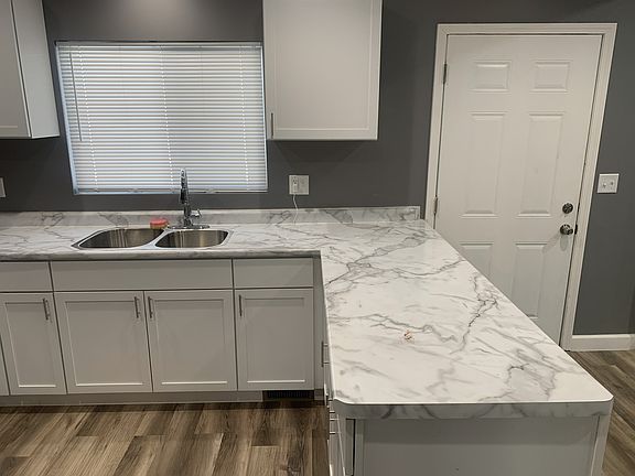 4th image of 807 Island Ave