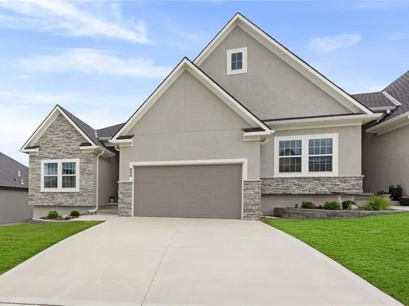 804 NE Algonquin St #A, Lees Summit, MO 64064