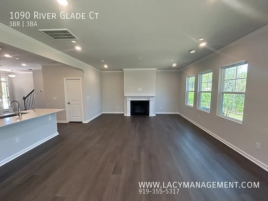 3 bed, 2.5 bath, 2006 sqft, $1,995 — Photo 3