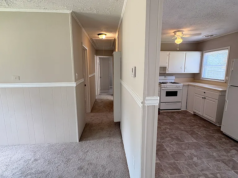 1821 Andrews Blvd — Photo 13
