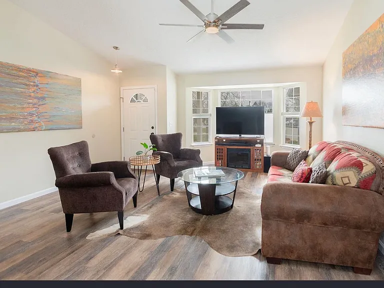 492 N Procyon Pl — Photo 5