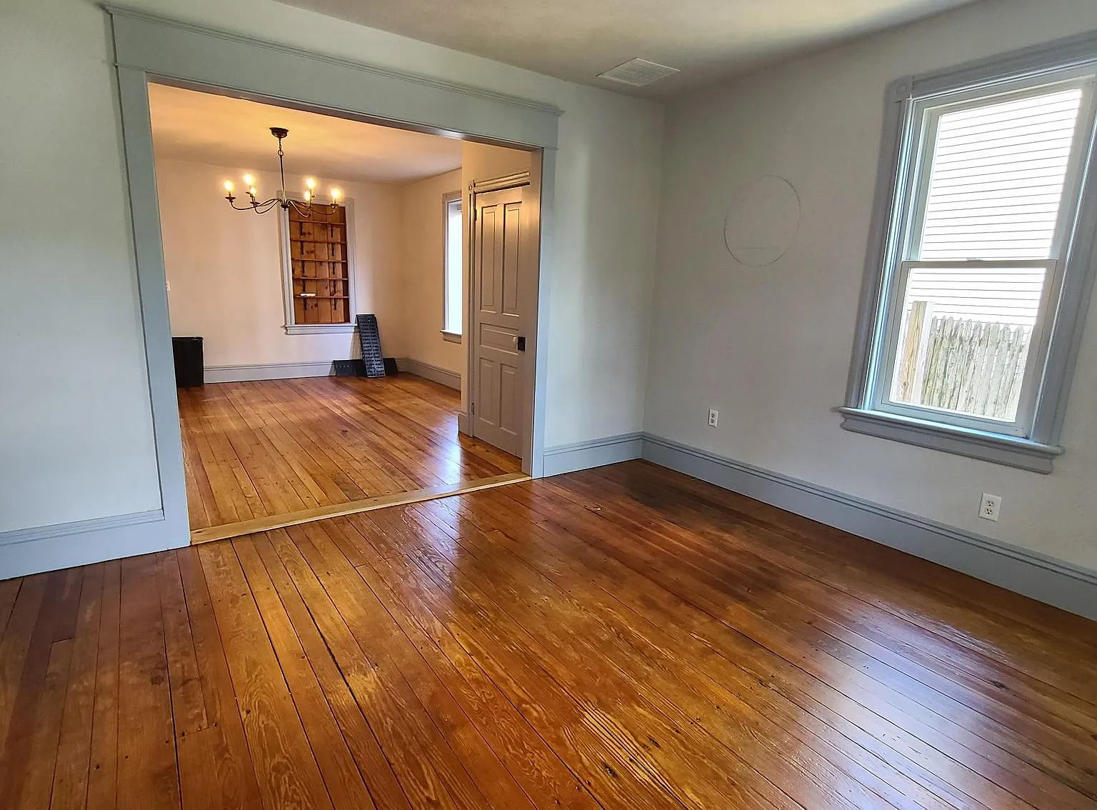 3 bed, 1.5 bath, 1566 sqft, $2,100 — Photo 2