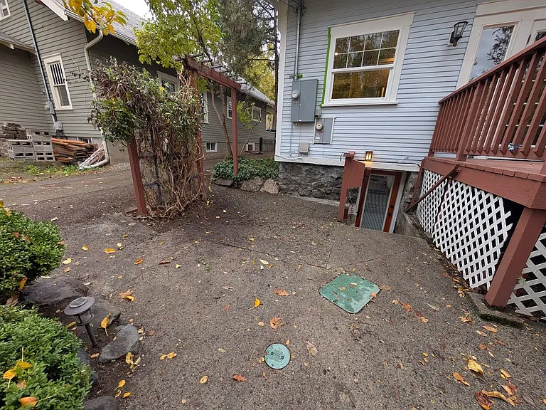 319 7th Ave — Photo 9