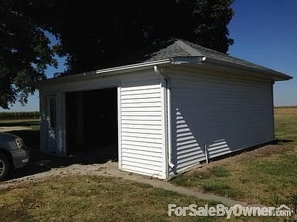 Garage
						:
						1 car detached
