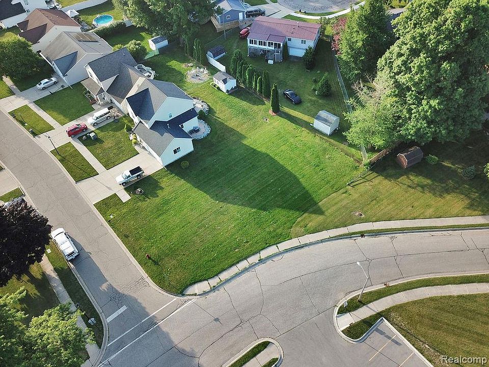 1st image of 10 School House Dr