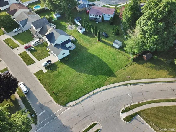 10 School House Dr, Imlay City, MI 48444
