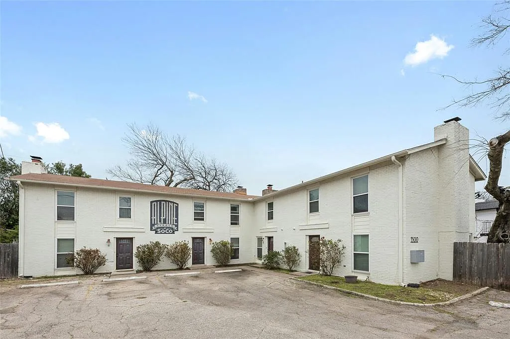 Building Photo - 3500 Alpine Cir #1