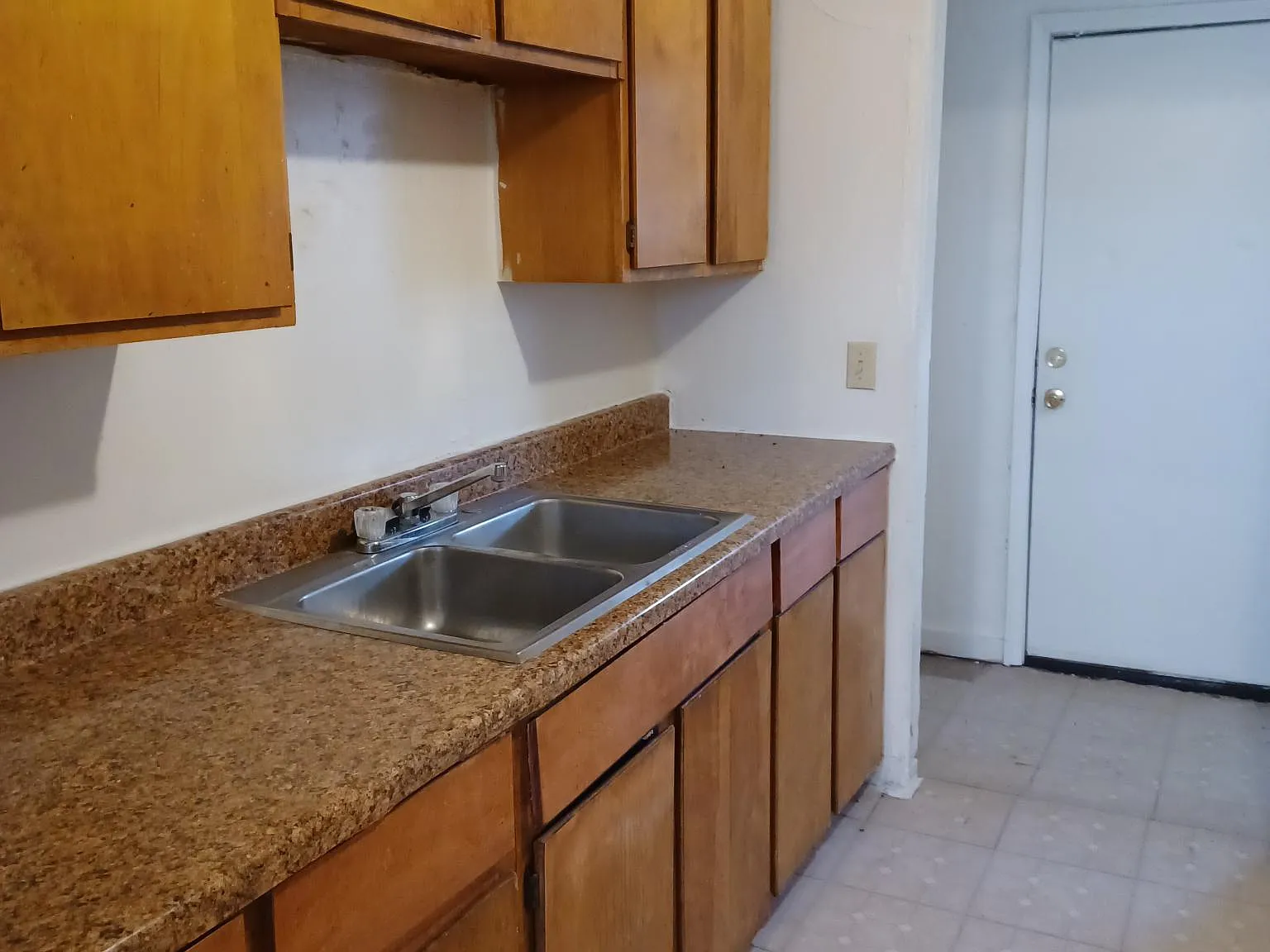 2 bed, 900 sqft, $675 — Photo 3