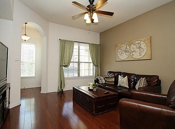 4th image of 1939 Lantana Ln