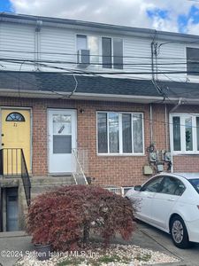 19 Spirit Ln, Staten Island, NY, 10303