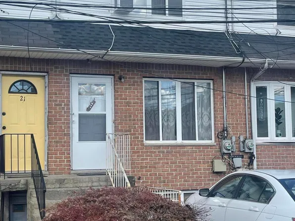 19 Spirit Ln, Staten Island, NY 10303