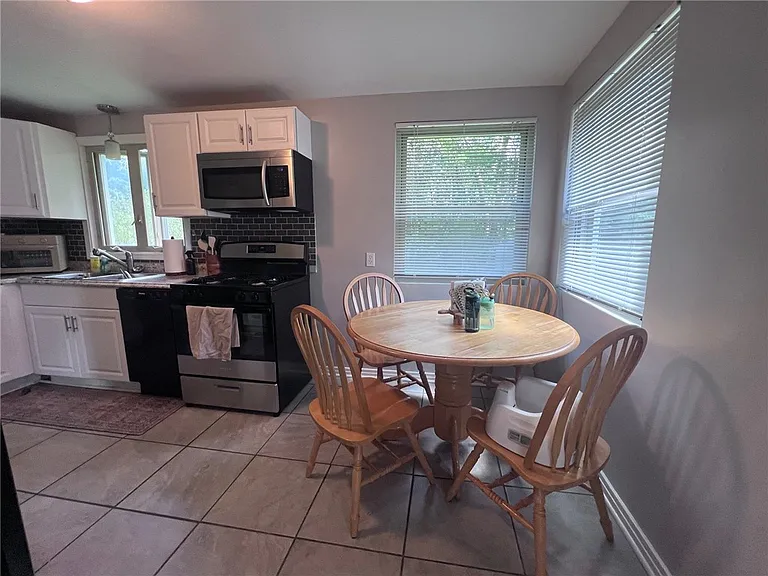 17 Pleasant View Dr — Photo 10