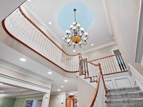 5th image of 304 N Wind Ct