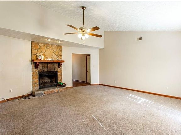 4th image of 399 Sir Winston Ct