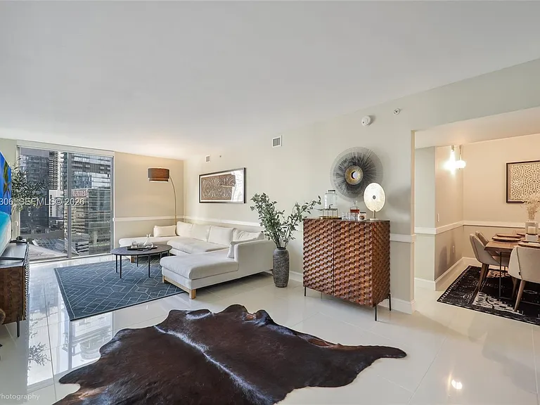 31 SE 6th St #2207 — Photo 3