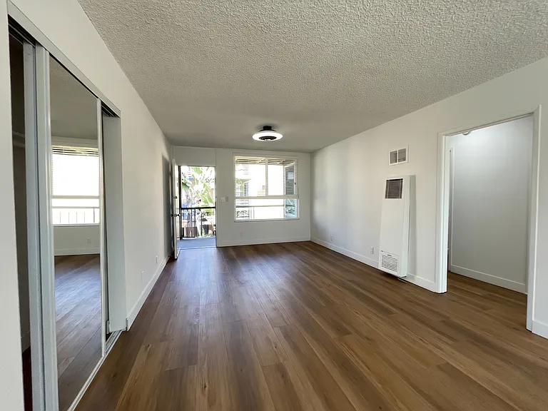 7351 Variel Ave — Photo 13